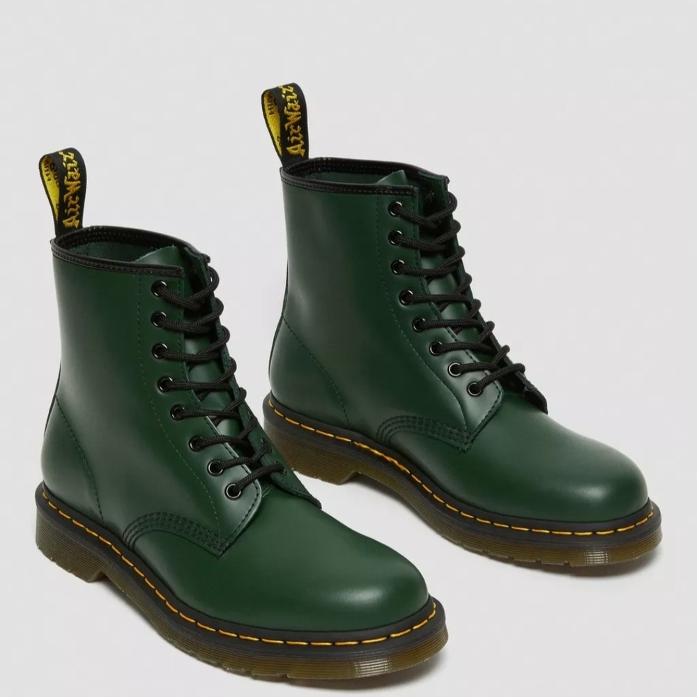 NIB Dr. Martens Boots + 2 Pair Laces